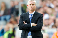 Huấn luyện viên Alan Pardew của Newcastle