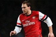 Tiền đạo Nicklas Bendtner của Arsenal