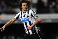 Hậu vệ FabricioColoccini của Newcastle