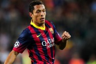 Hậu vệ Adriano của Barcelona