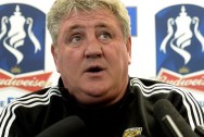 Huấn luyện viên Steve Bruce của Hull City