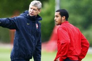 Theo-Walcott-and-Arsene-Wenger-Arsenal