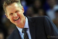 Golden-State-Warriors-coach-Steve-Kerr-NBA-bong-ro