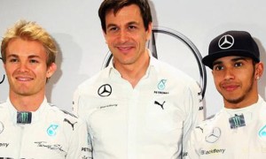 Mercedes-boss-Toto-Wolff-with-Lewis-Hamilton-and-Nico-Rosberg