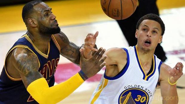 Cleveland-Cavaliers-v-Golden-State-Warriors-Game-2-NBA-Finals-Curry-and-Lebron