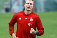 Keo-bong-da-Germany-defender-Holger-Badstuber