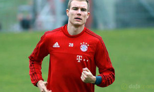 Keo-bong-da-Germany-defender-Holger-Badstuber
