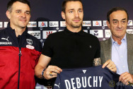 Keo-bong-da-Mathieu-Debuchy-Bordeaux