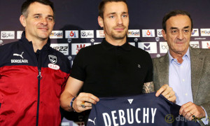 Keo-bong-da-Mathieu-Debuchy-Bordeaux