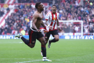 Patrick van Aanholt and jermain defoe - Sunderland - dafabet the thao