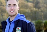 Jason Steele ca ngợi hàng thủ của Blackburn