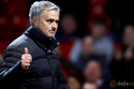 Jose Mourinho lưỡng lự trước sự ra đi của 1 tiền vệ