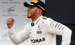 Lewis Hamilton: Mercedes và Ferrari so kè căng thẳng