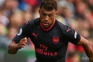 Arsene Wenger hy vọng vào sự tiến bộ của Oxlade-Chamberlain