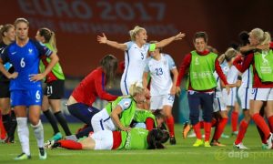 Đội trưởng ĐT Anh Steph Houghton vui mừng với sự thay đổi