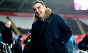 Carlos Carvalhal động viên tinh thần của Swansea