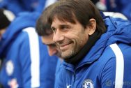 Chiếc ghế HLV của Antonio Conte tại Chelsea đang lung lay dữ dội