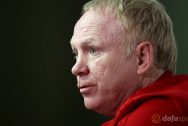 Alex McLeish: Euro là mục tiêu của chúng tôi, nhưng cần chiến thắng trước