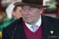 Web cá cược đua ngựa: Nicky Henderson nhắm ngựa đua Aintree cho bộ 3