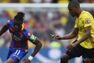 Wilfried Zaha cam kết tương lai tại Crystal Palace