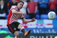 Bryan Oviedo tiết lộ khả năng rời khỏi Sunderland