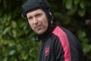 Thủ thành Petr Cech của Arsenal khẳng định không hề muốn chuyển đi