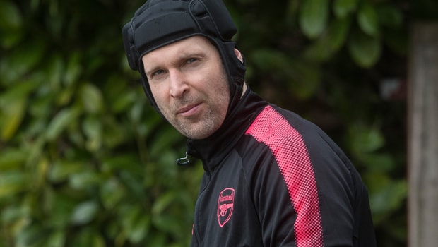 Thủ thành Petr Cech của Arsenal khẳng định không hề muốn chuyển đi