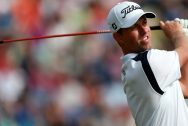 Cá cược gôn: Webb Simpson thu hẹp cách biệt 60 gậy âm