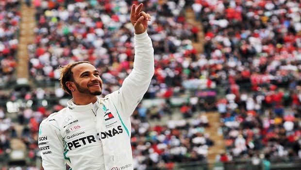 Cá cược đua xe F1: Lewis Hamilton gợi ý tương lai tại Ferrari