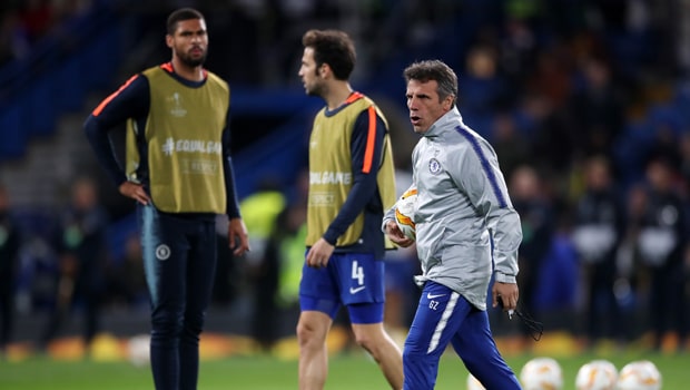Trợ lý Gianfranco Zola kêu gọi Chelsea đoàn kết