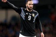 Tiền đạo Higuain tuyên bố giã từ đội tuyển QG Argentina