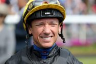 Cá cược đua ngựa Frankie Dettori tại trường đua Derby