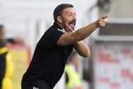 Derek McInnes đồng ý gia hạn hợp đồng với MK Dons