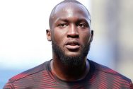 Cổ động viên Inter ủng hộ tẩy chay phân biệt với Lukaku