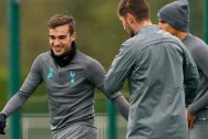 Harry Winks tri ân HLV Mauricio Pochettino